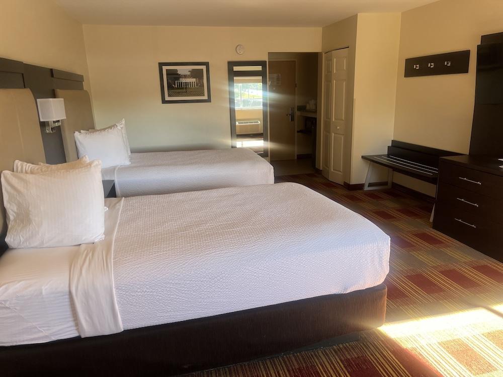 Inn on Storrs photo 17