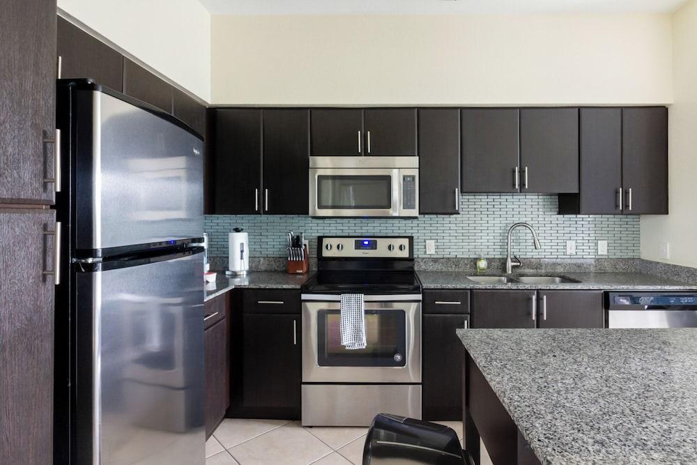 Miramar Apartments By Landing photo 6