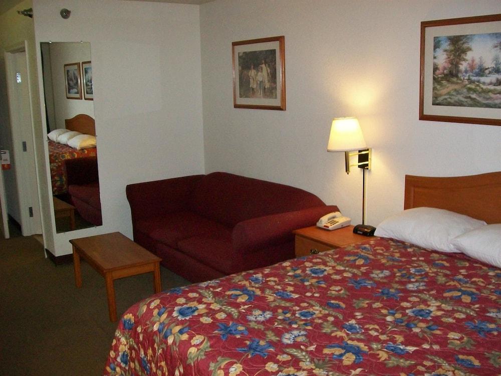Americas Best Value Inn Smackover photo 32