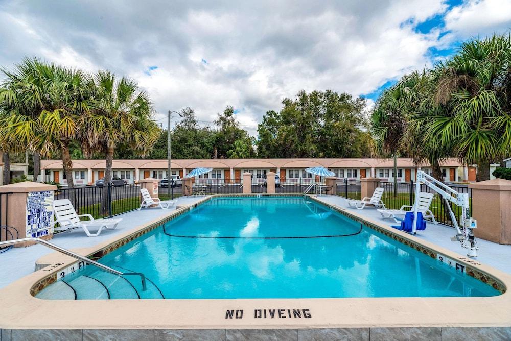Econo Lodge Crystal River photo 27
