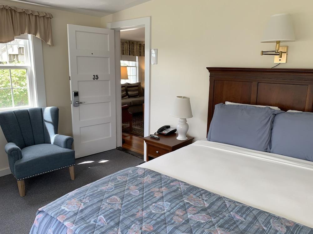 Lighthouse Inn photo 18