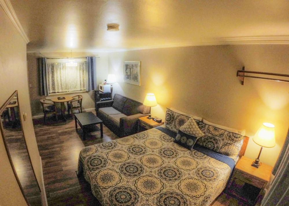 Ocean Cove Lodge photo 27