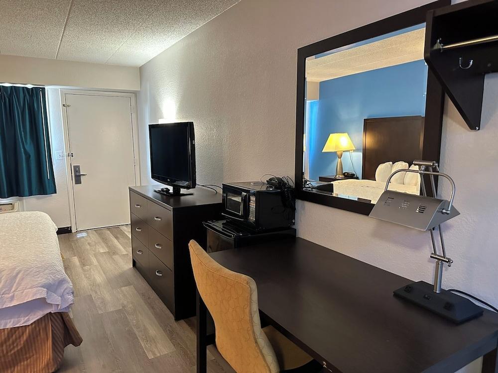 American Inn and Suites Bishop photo 11