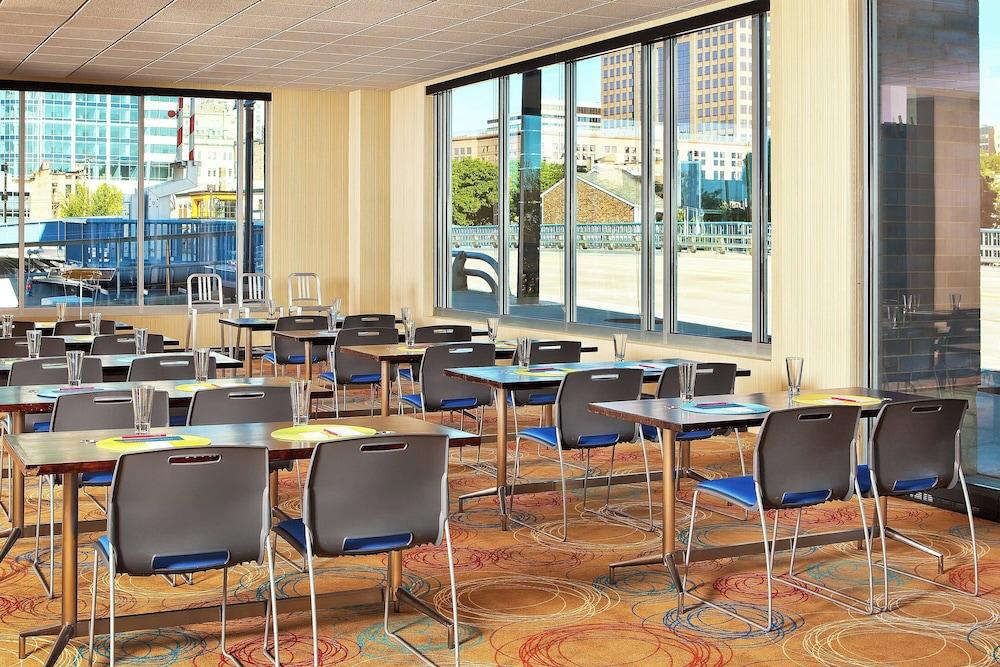 Aloft Milwaukee Downtown photo 56