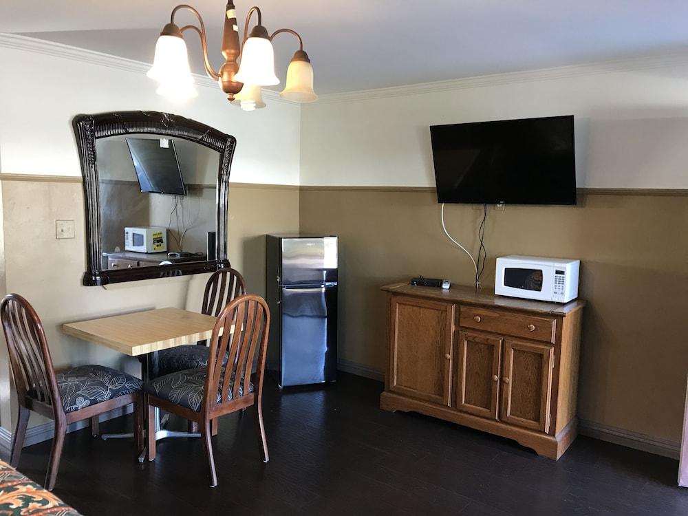 Sunshine Village Motel photo 12