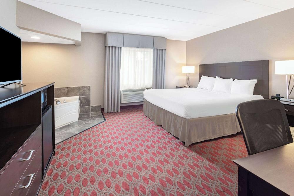 Baymont by Wyndham Brooklyn Center photo 20