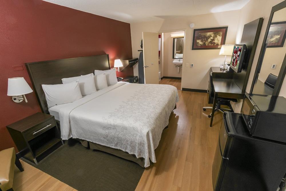 Red Roof Inn PLUS+ St Louis - Forest Park/ Hampton Ave  photo 9
