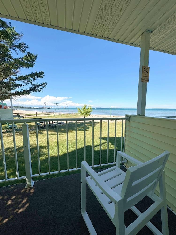 Beachcomber of Mackinaw photo 46