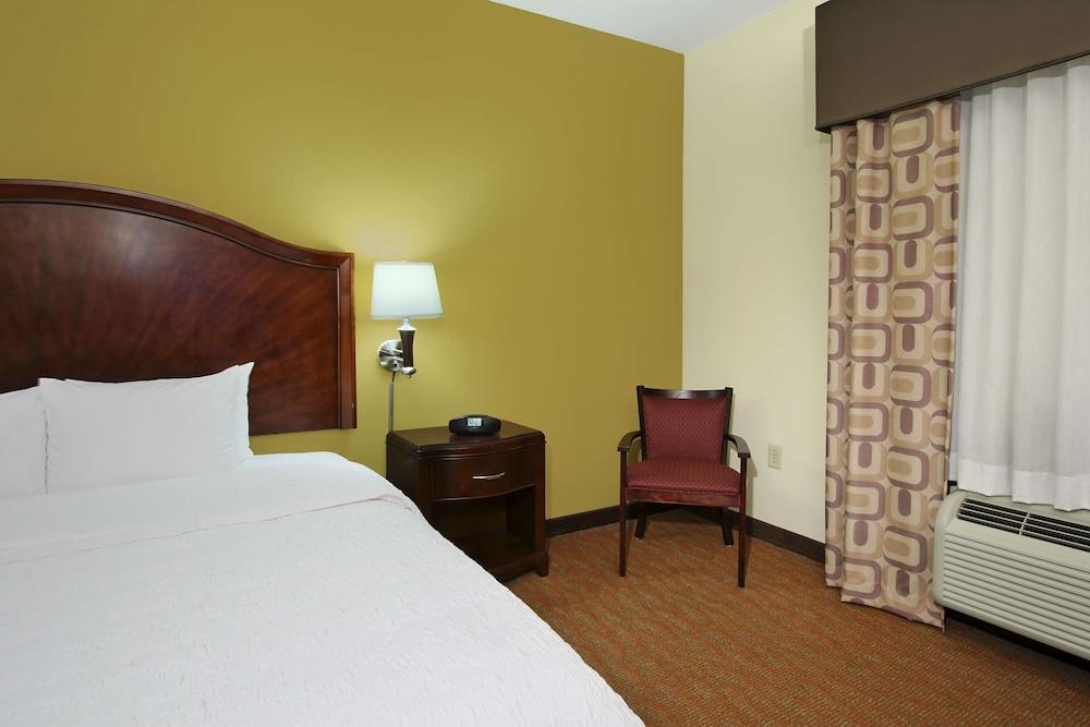Hampton Inn & Suites Conroe - I-45 North photo 9