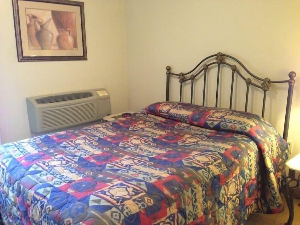 All Suites Inn Budget Host photo 3