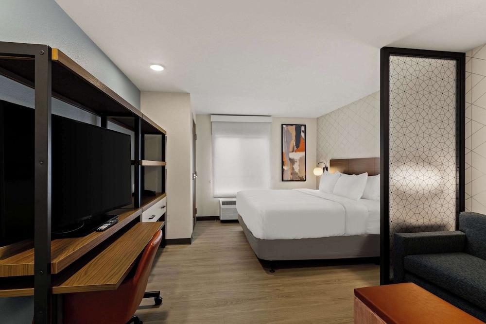 Everhome Suites Amarillo West - Medical Center photo 10