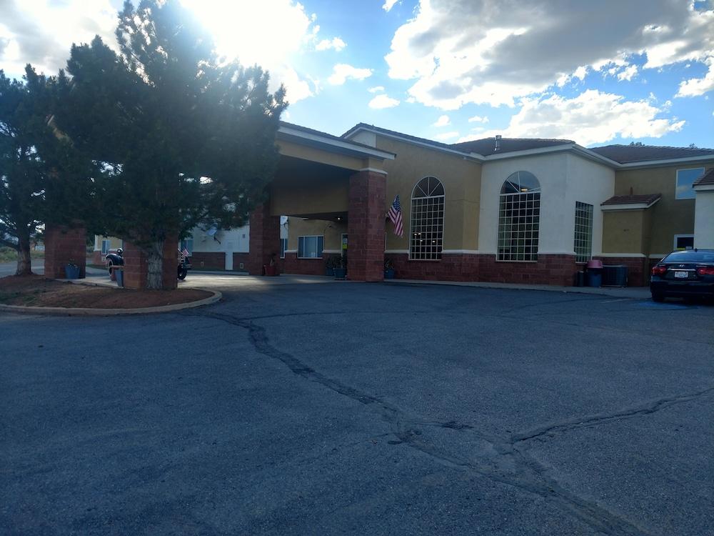 Days Inn by Wyndham Torrey Capital Reef photo 38