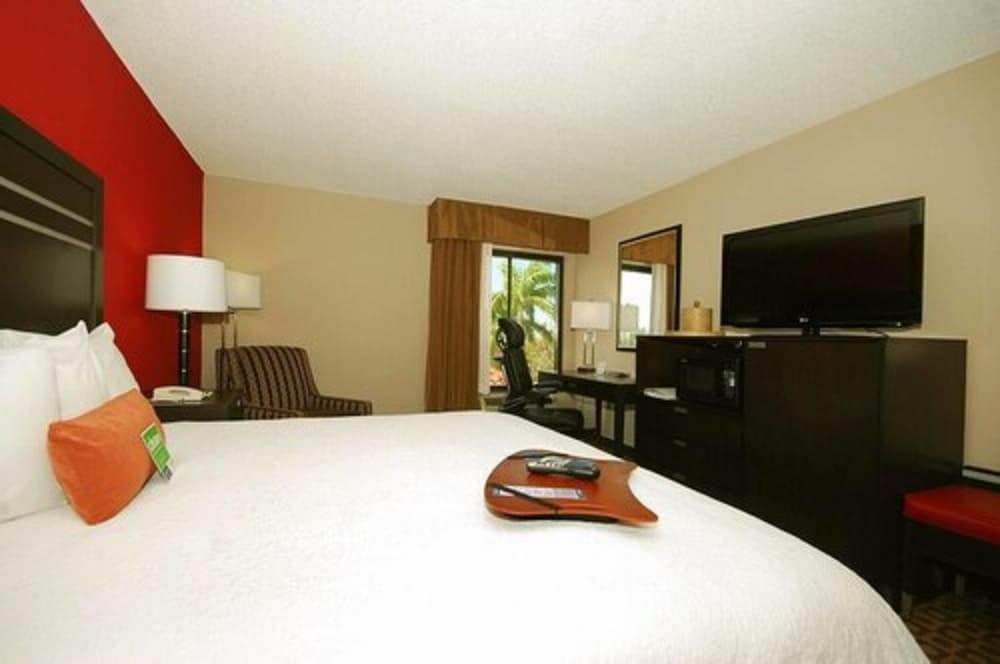 Hampton Inn Fort Myers-Airport & I-75 photo 8
