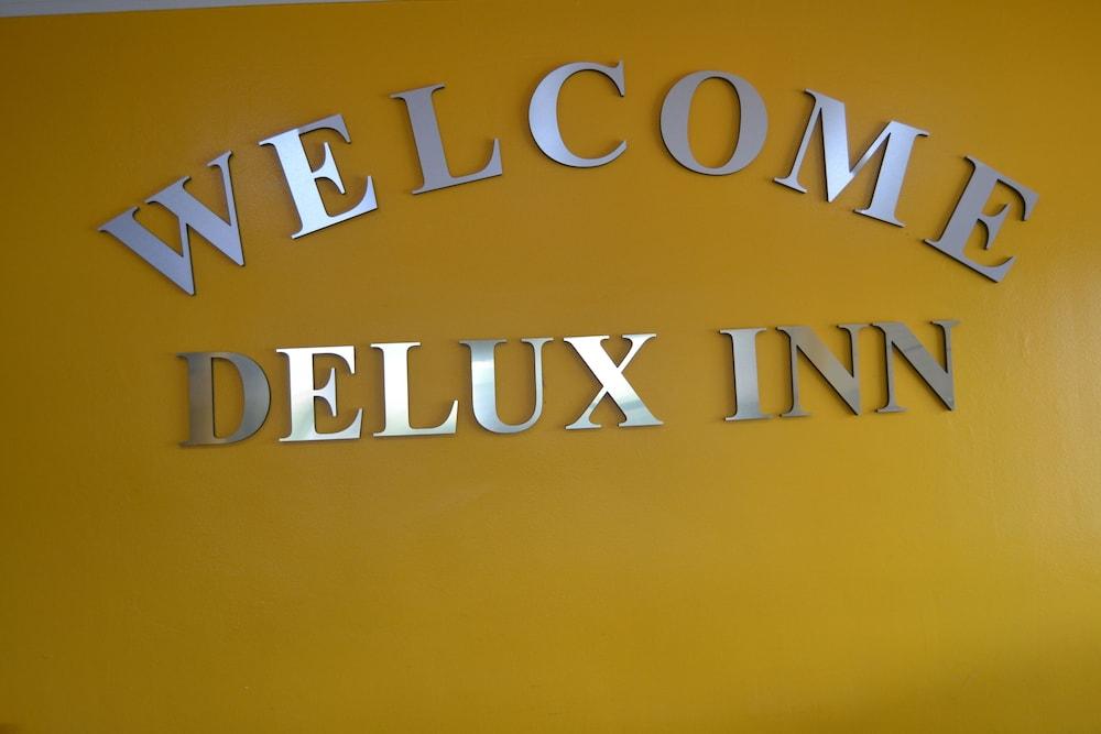 Deluxe INN photo 15