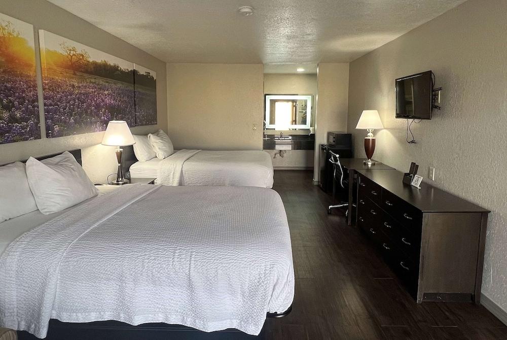 Days Inn by Wyndham Canton photo 16