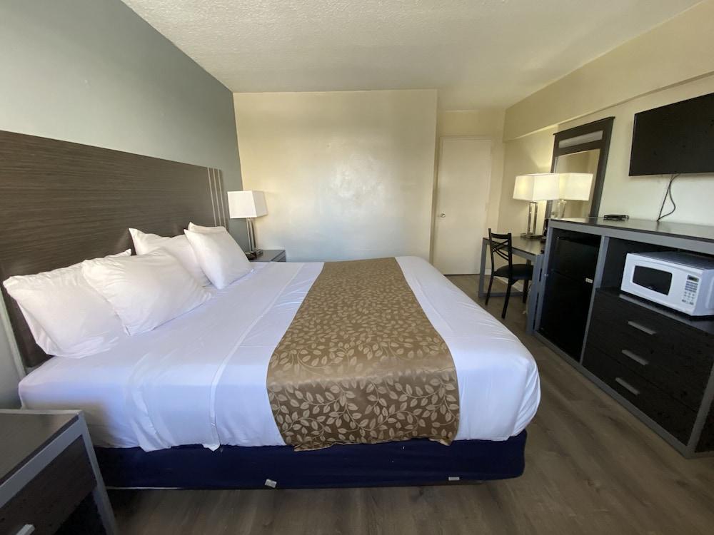 Red Carpet Inn & Suites photo 54