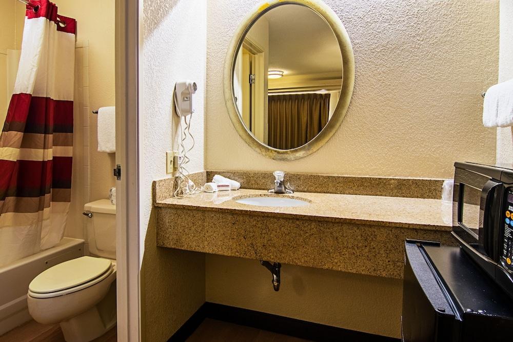 Red Oak Inn Detroit - Southfield photo 10