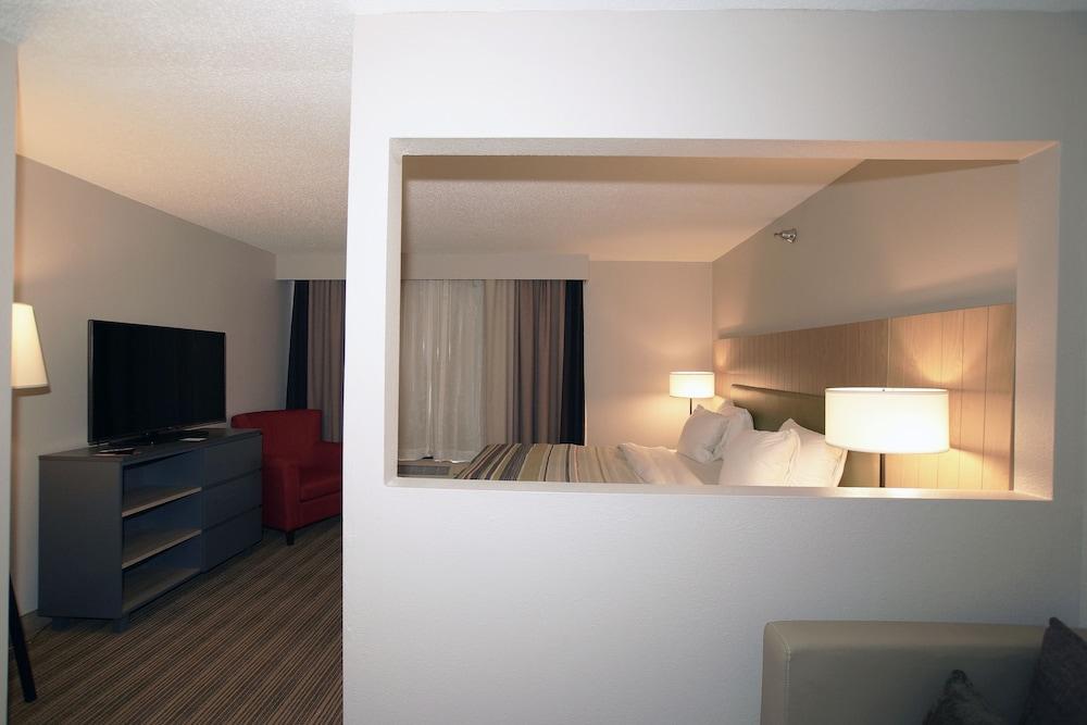 Country Inn & Suites by Radisson, Greenfield, IN photo 28