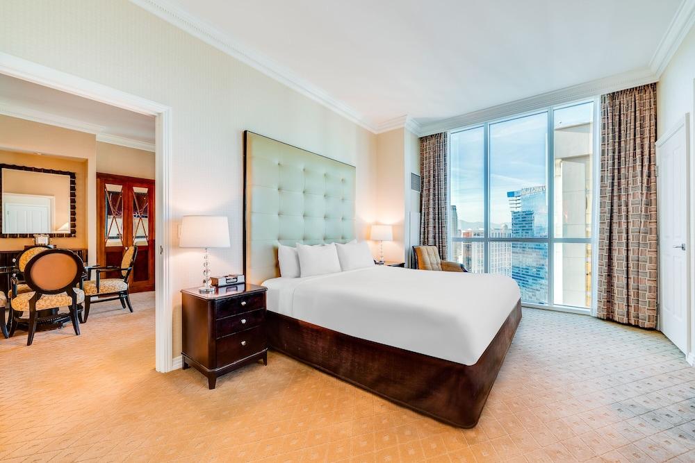 Jet Luxury Resorts @ The Signature Condo Hotel photo 10