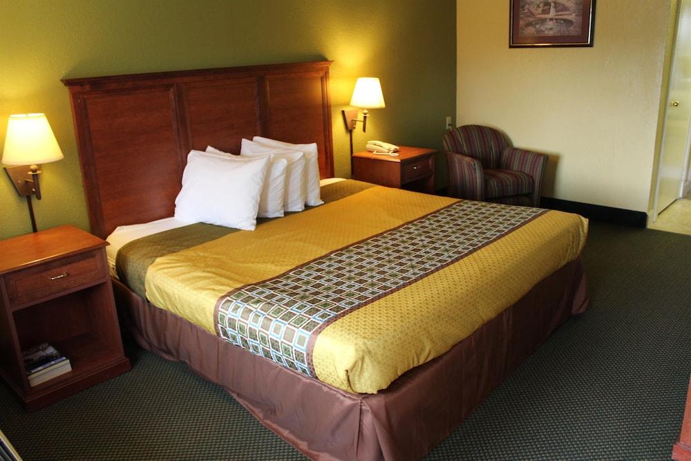Americas Best Value Inn Conyer photo 24