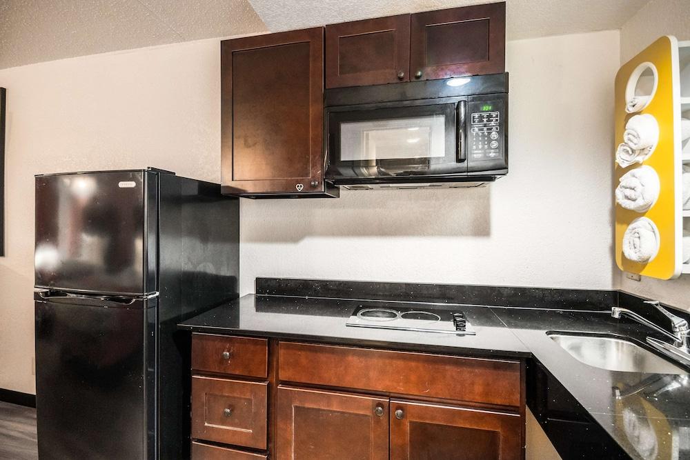 Motel 6 Houston, TX - Brookhollow photo 22