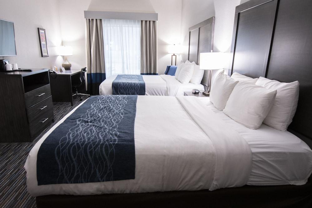Comfort Inn and Suites Near Medical Center photo 12