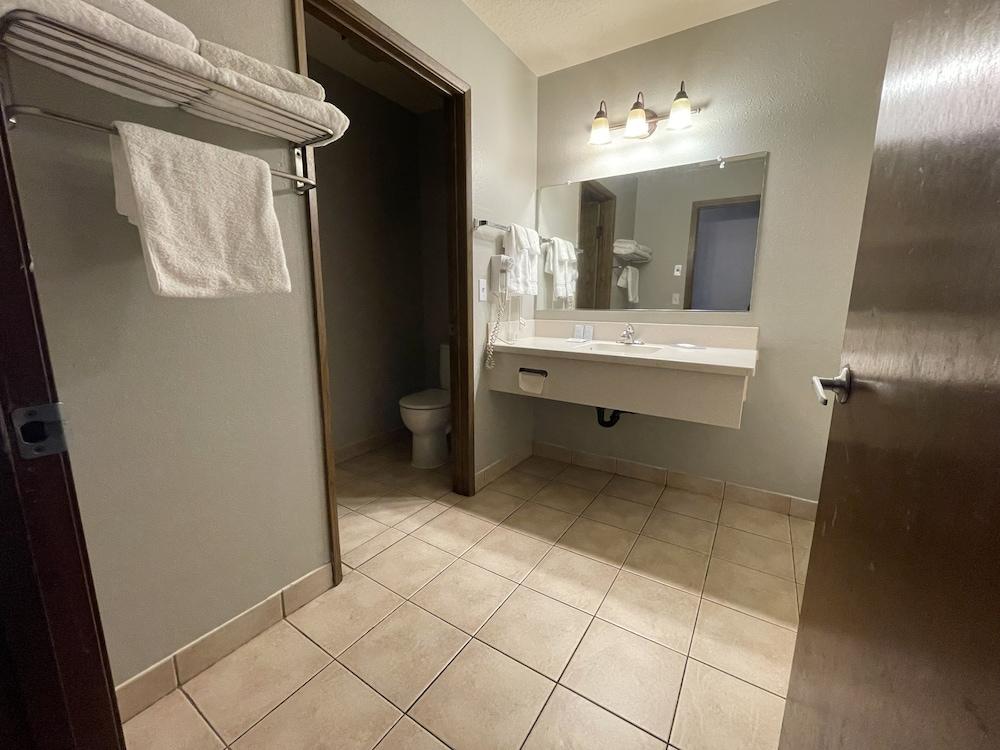 Sunnyside Inn & Suites photo 56