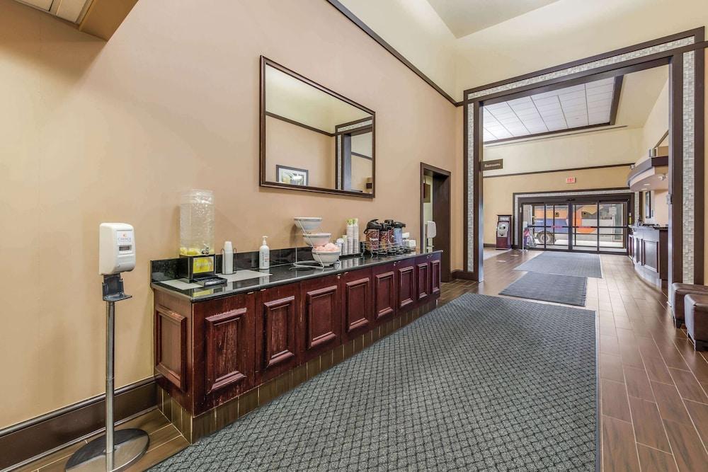 Comfort Suites Chicago O'Hare Airport photo 29