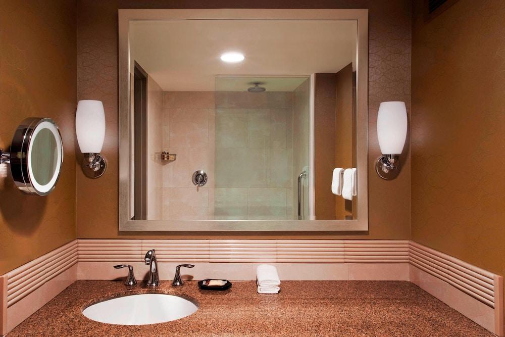 Sheraton Greensboro at Four Seasons photo 17