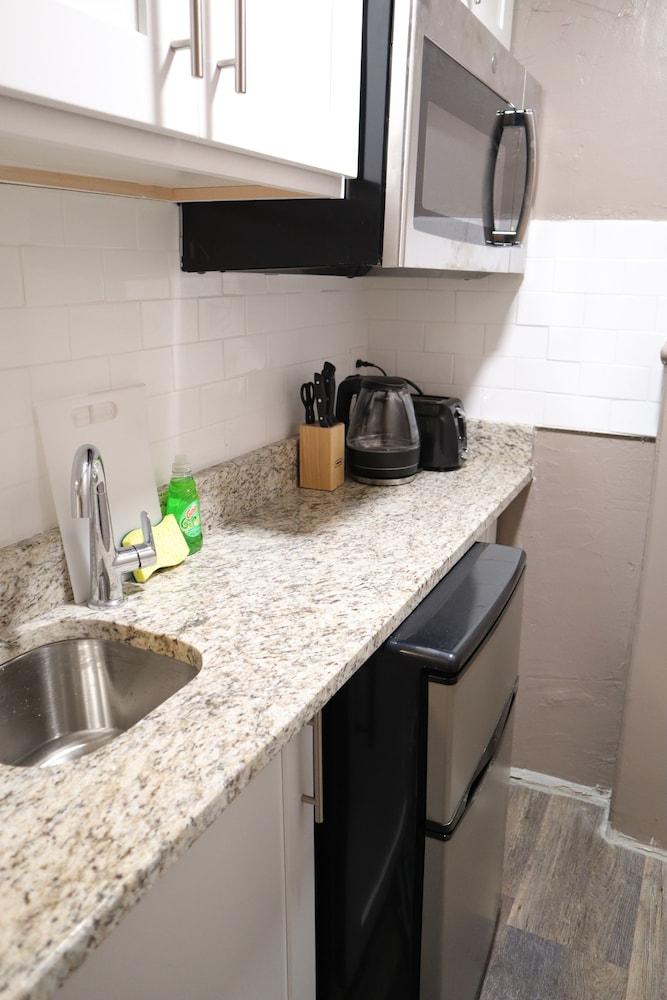 Midtown Suites photo 37