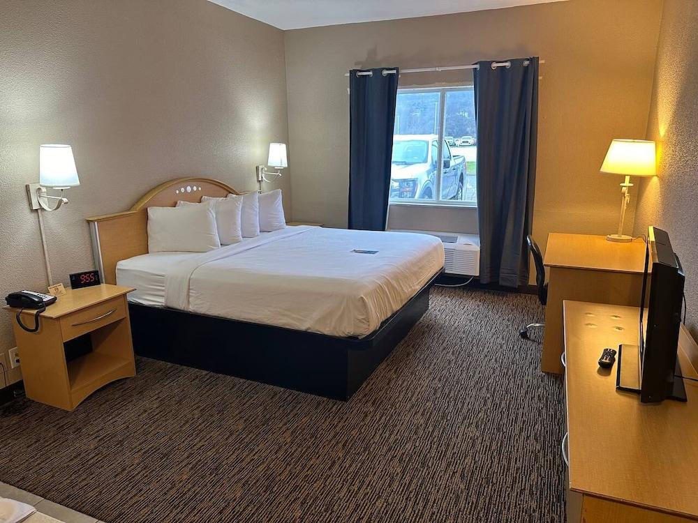 Baymont by Wyndham Lawrenceburg photo 10