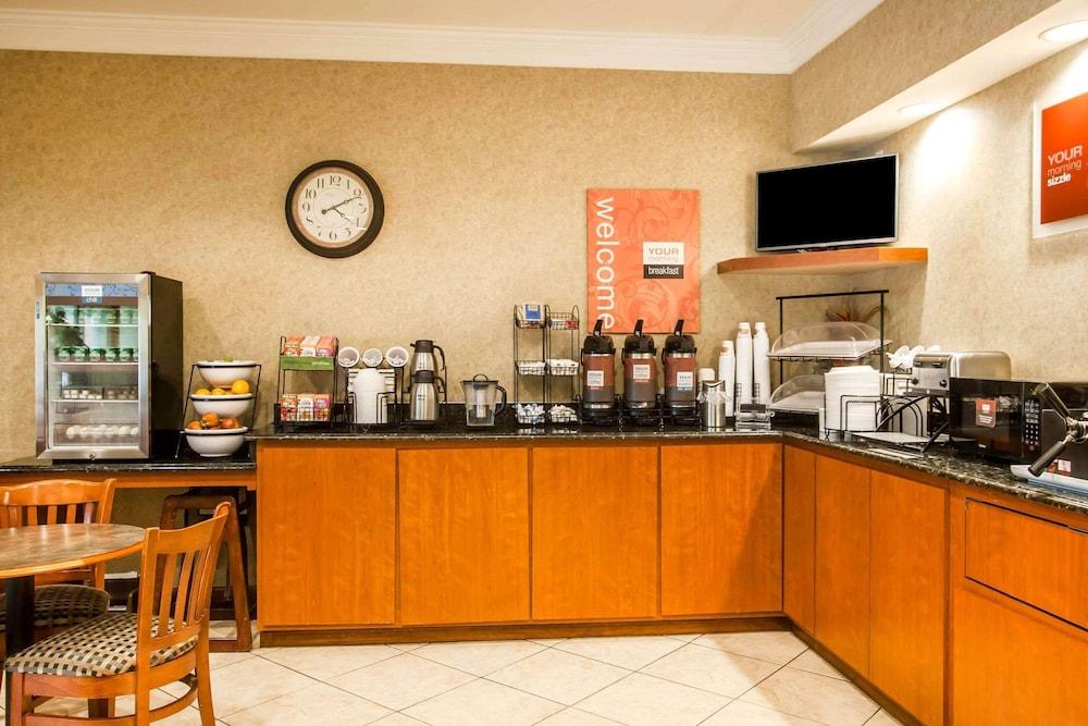 Quality Inn & Suites Germantown North photo 26