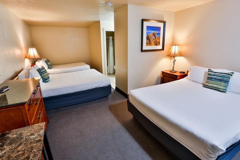 Chalet Motel photo 9