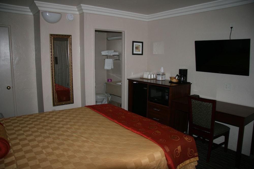 Civic Center Lodge photo 15