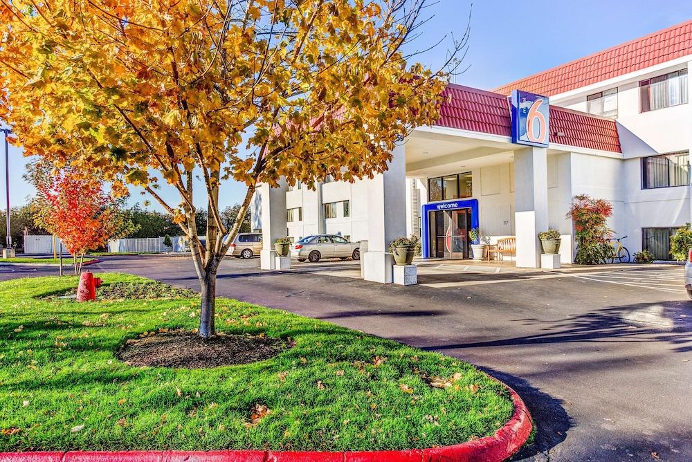 Motel 6 Portland, OR - Tigard West photo 29