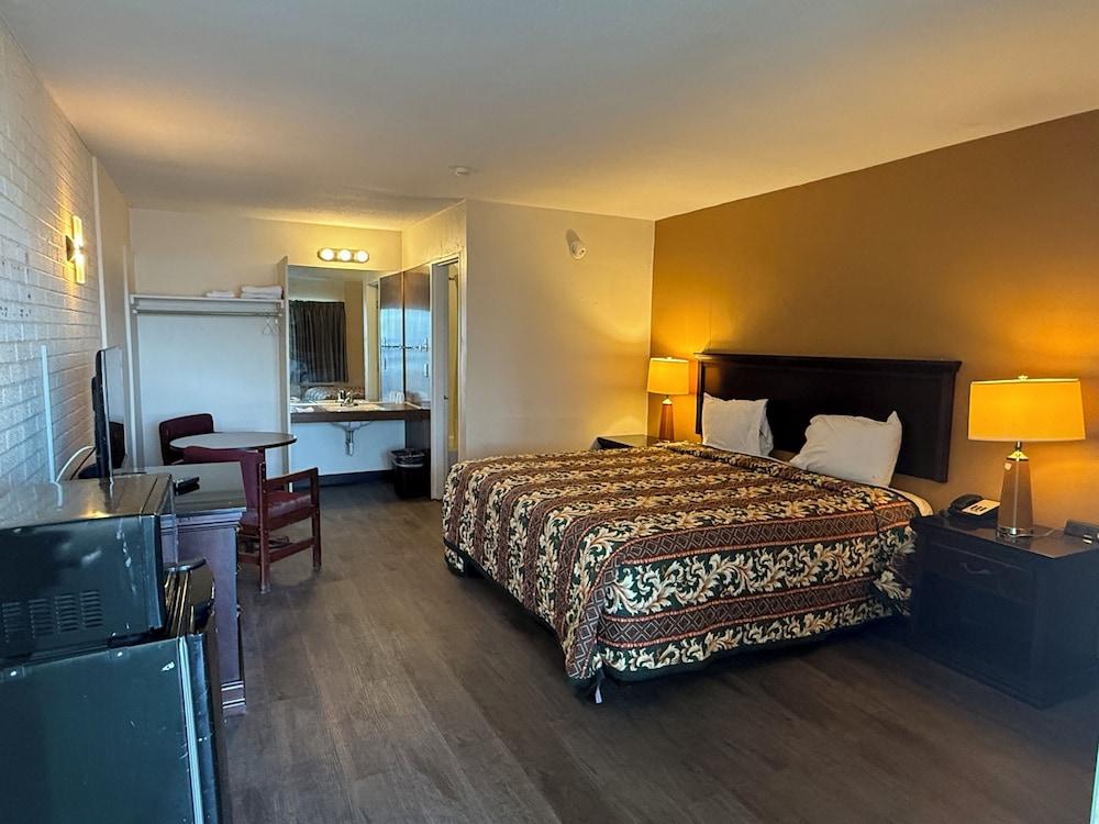 ECONOMY INN photo 8