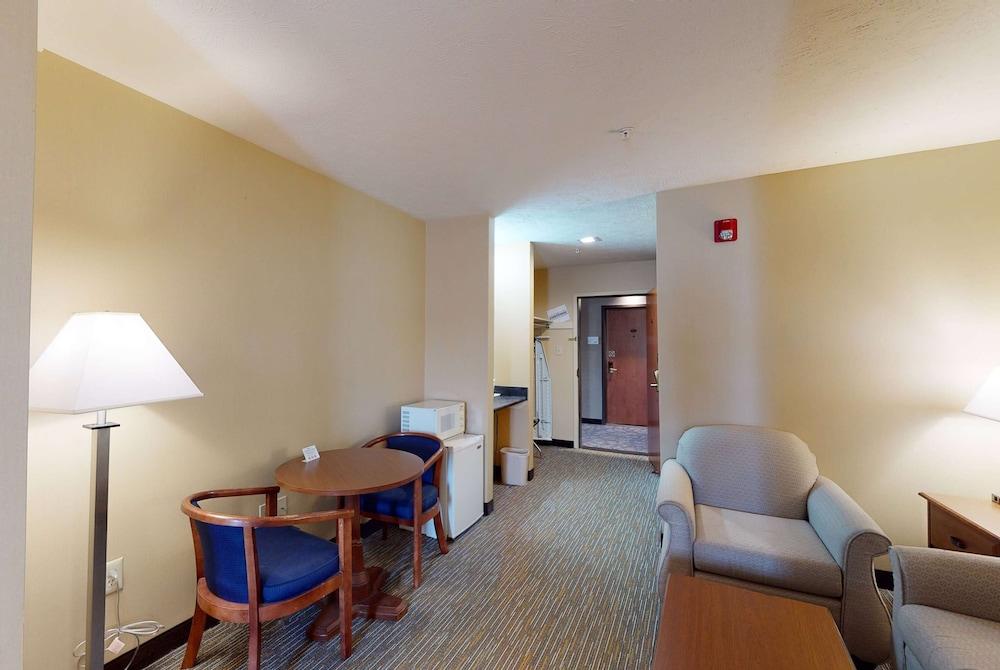 Ramada by Wyndham Strasburg/Shenandoah Valley photo 35