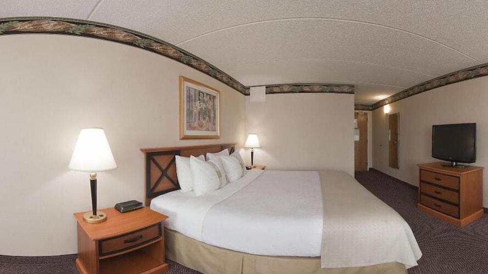 Holiday Inn Manitowoc by IHG photo 15
