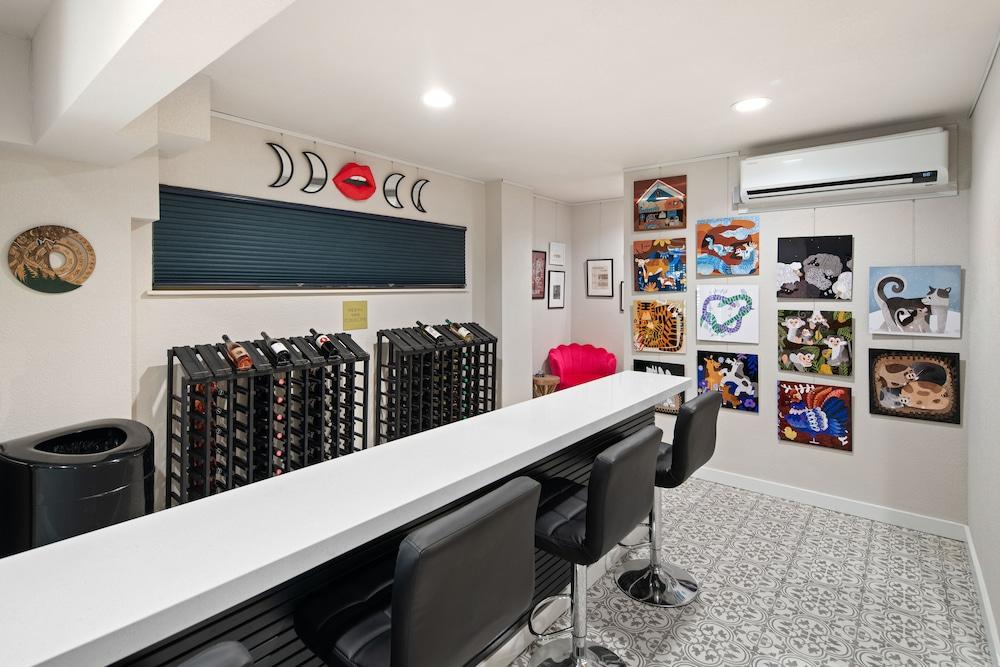 Hotel McCoy - Art, Coffee, Beer, Wine photo 34