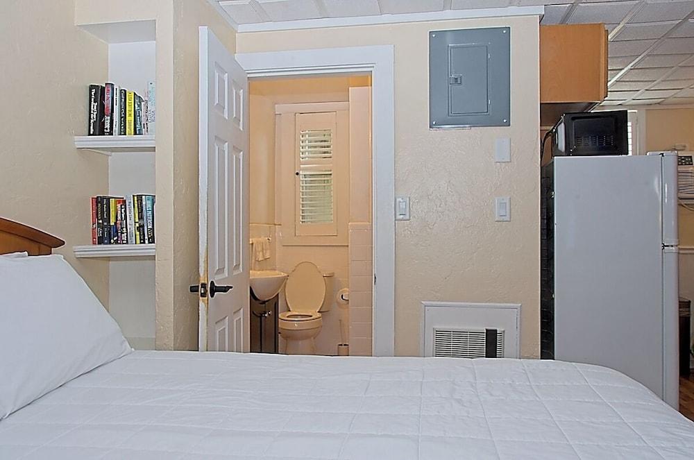 Vineyard Harbor Motel - Private Beach photo 92