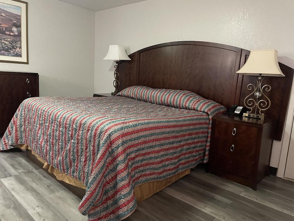 Four Corners Inn photo 51