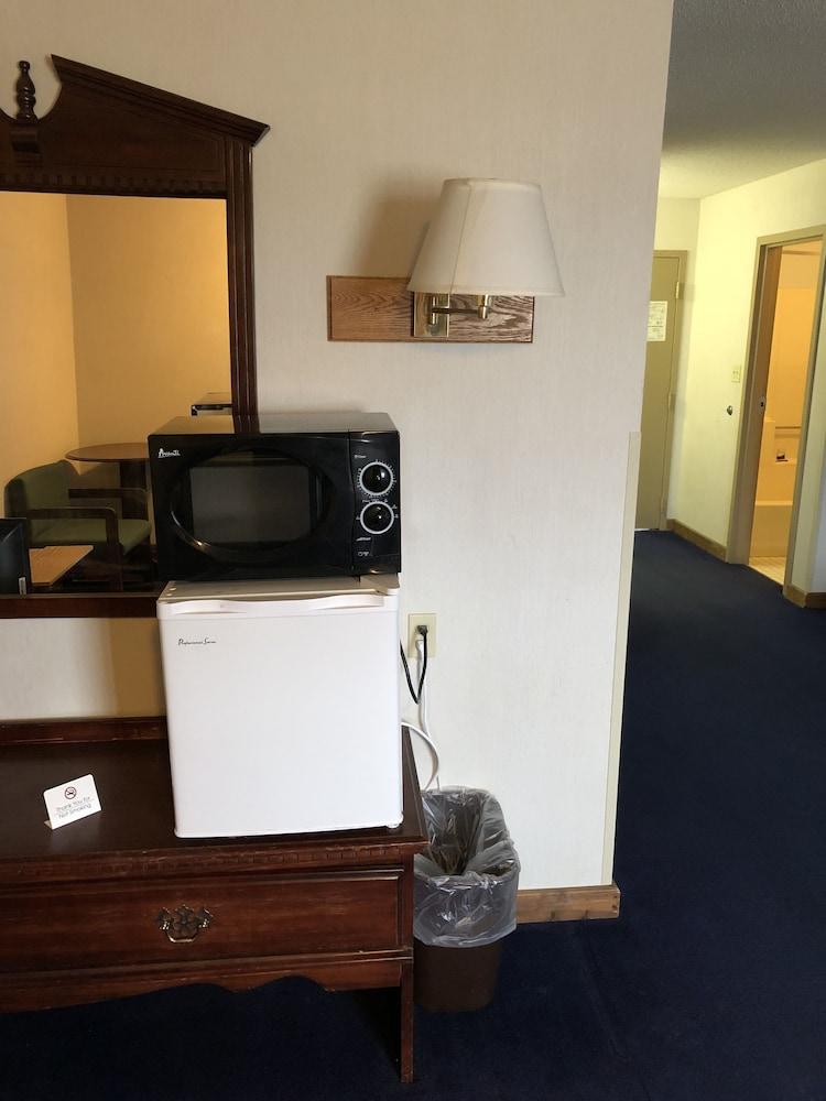 Denison Inn & Suites photo 27