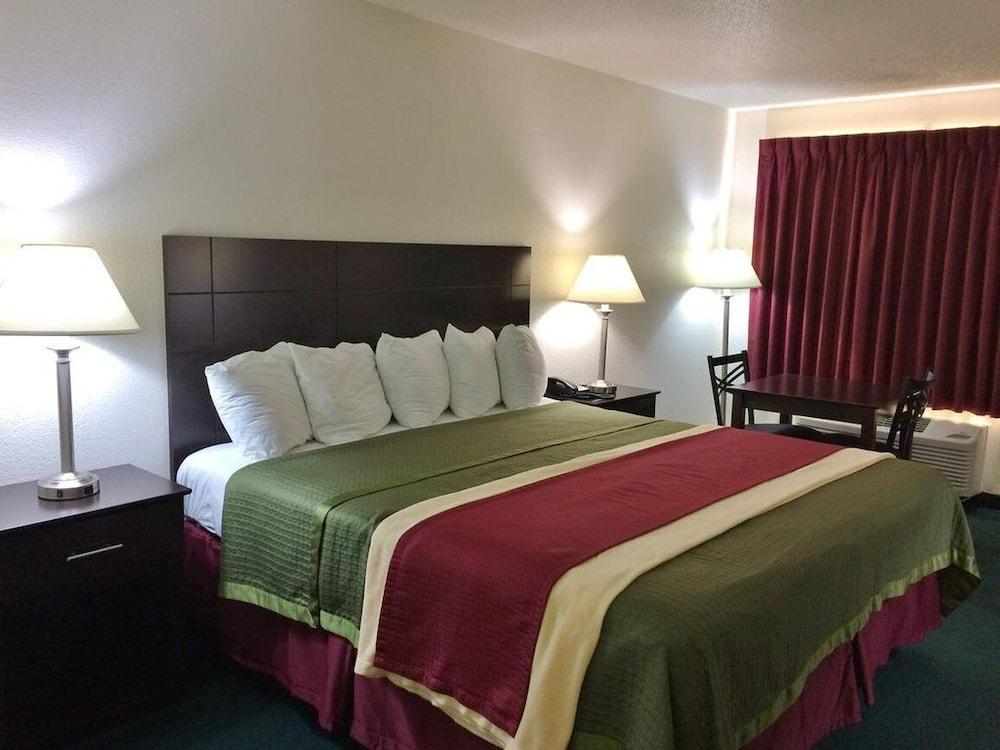 Travel Inn & Suites photo 16