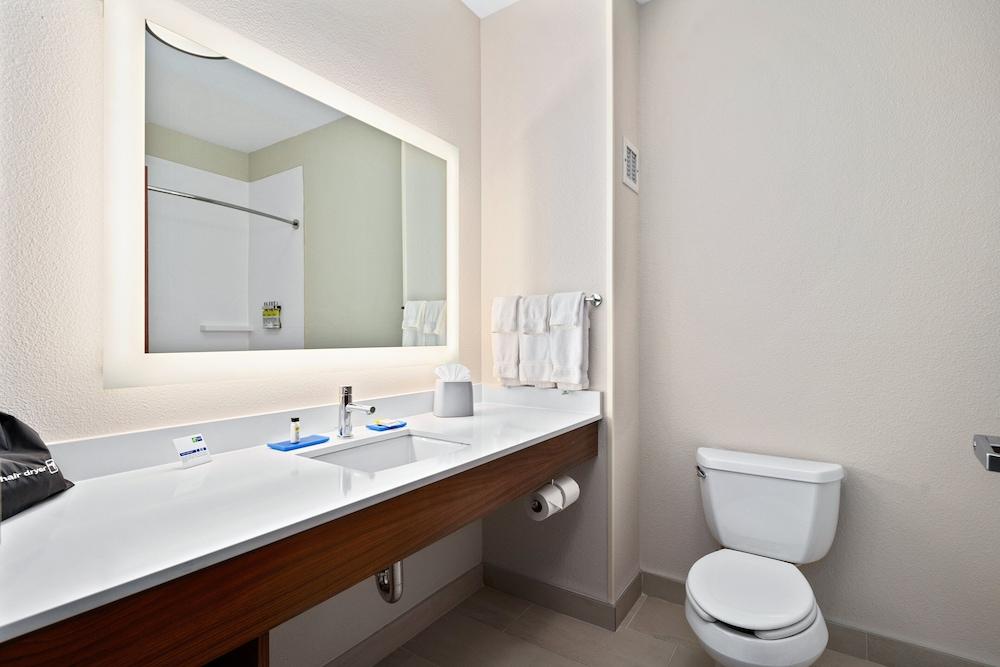 Holiday Inn Express Suites Van Buren-Ft Smith Area by IHG photo 7