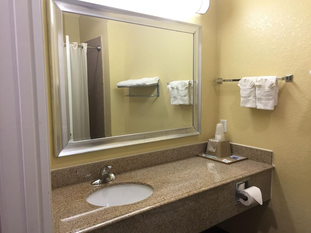 Highlands Suites photo 13