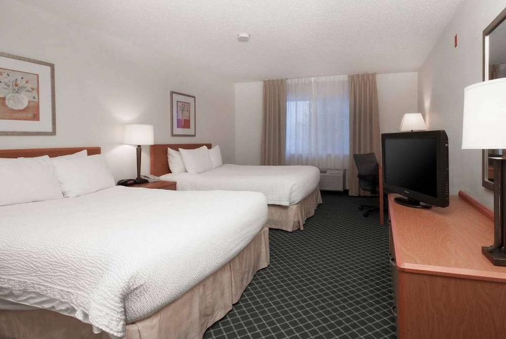 Baymont by Wyndham Coon Rapids photo 39
