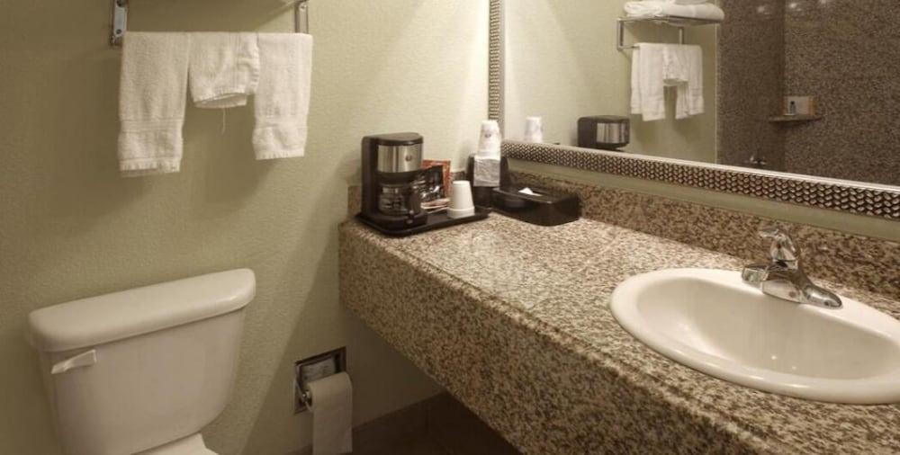 Americas Best Value Inn Waco photo 9