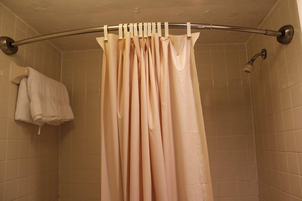 Tourway Inn photo 23