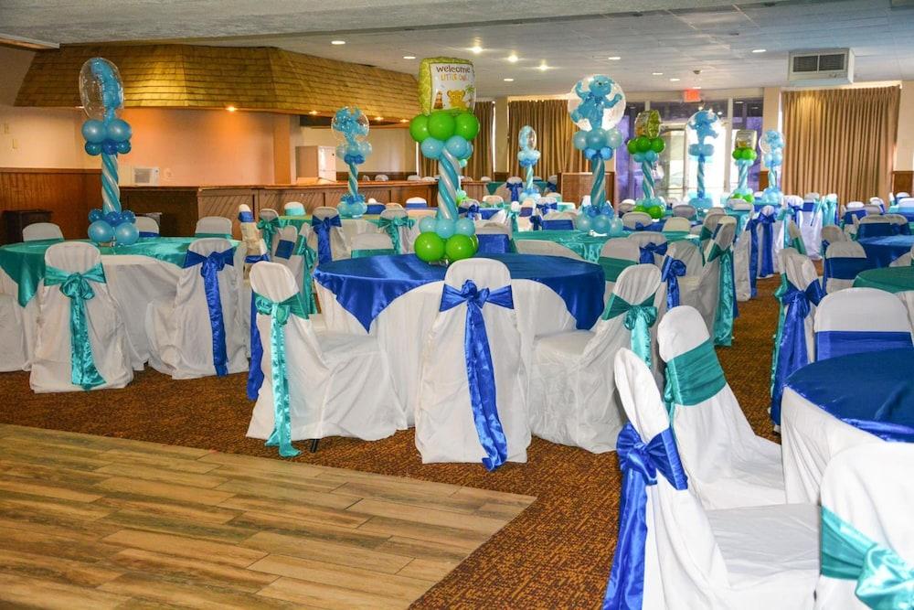 Columbus Grand Hotel & Banquet Center photo 24