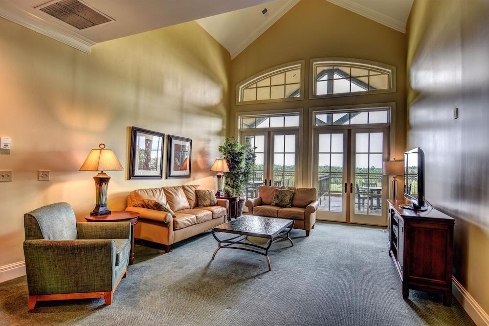 The Village at RiverLanding photo 19
